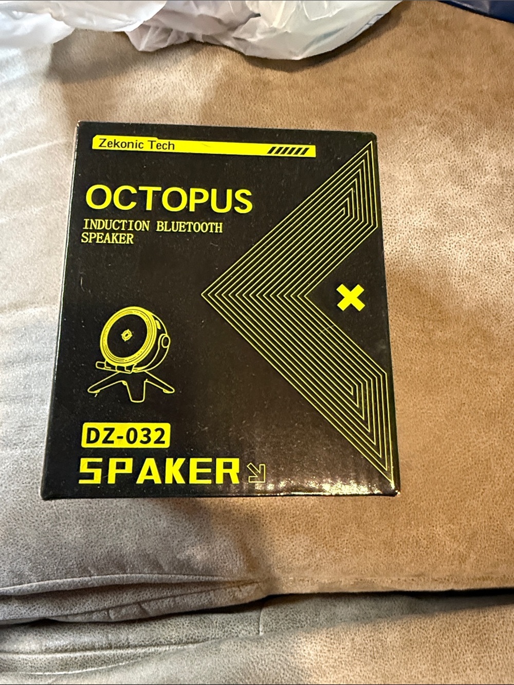Octopus DZ-032 Induction Bluetooth Speaker - Black/Yellow